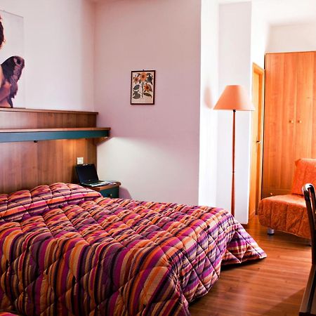 Hotel Los Angeles Асизи Стая снимка